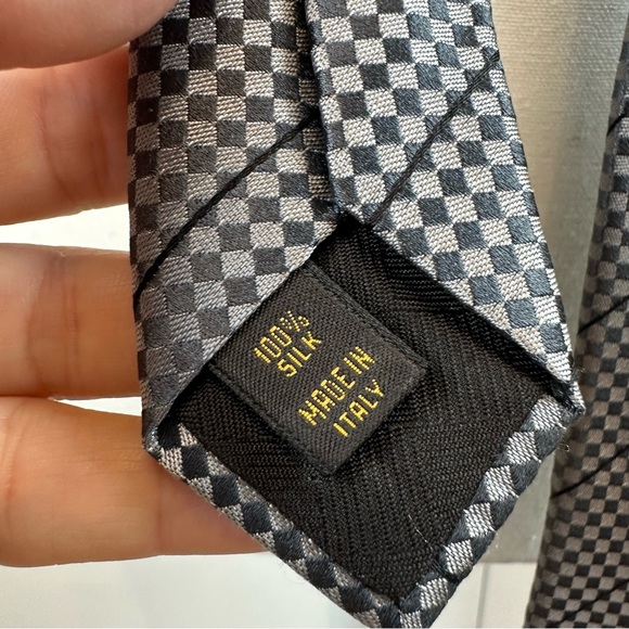 Louis Vuitton 100% Silk Tie Checkered Gray Silver Metallic Shimmer LV Logo Italy - Picture 8 of 15